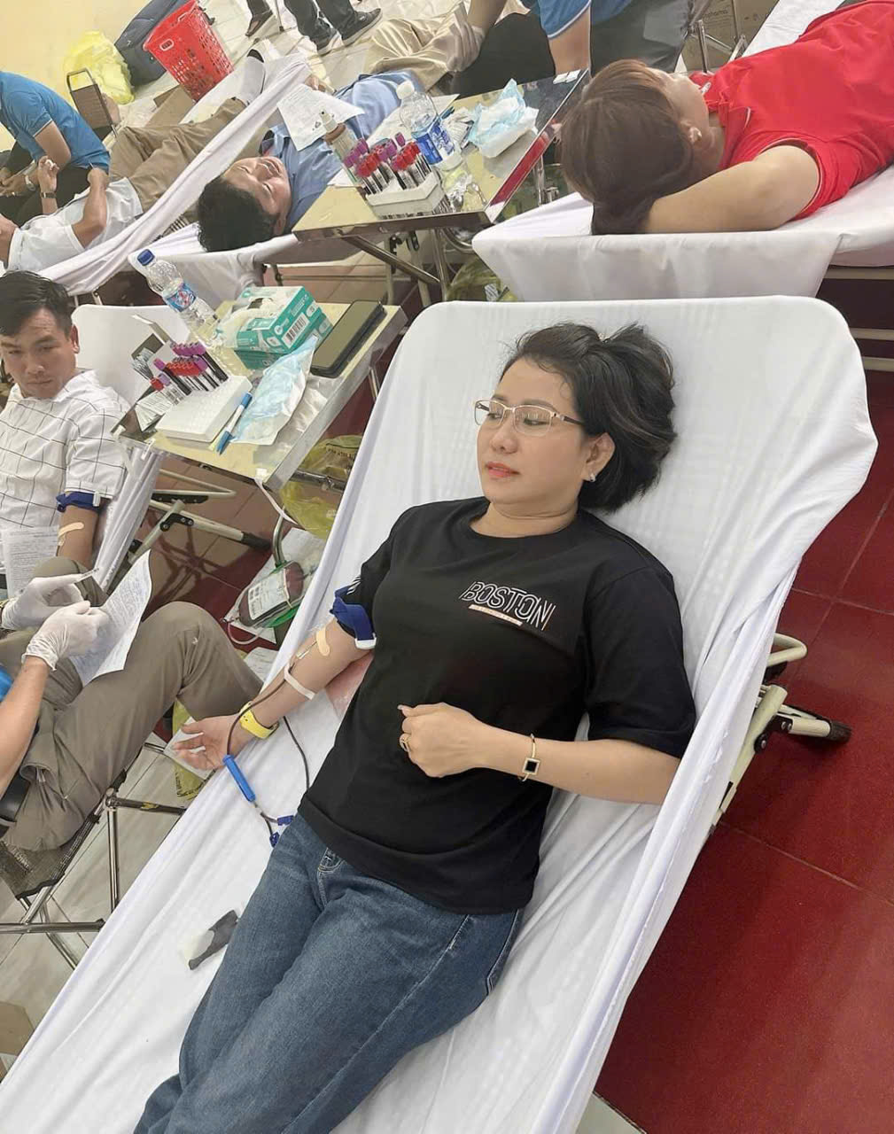 CĐV TÌNH NGUYỆN HIẾN MÁU NHÂN ĐẠO