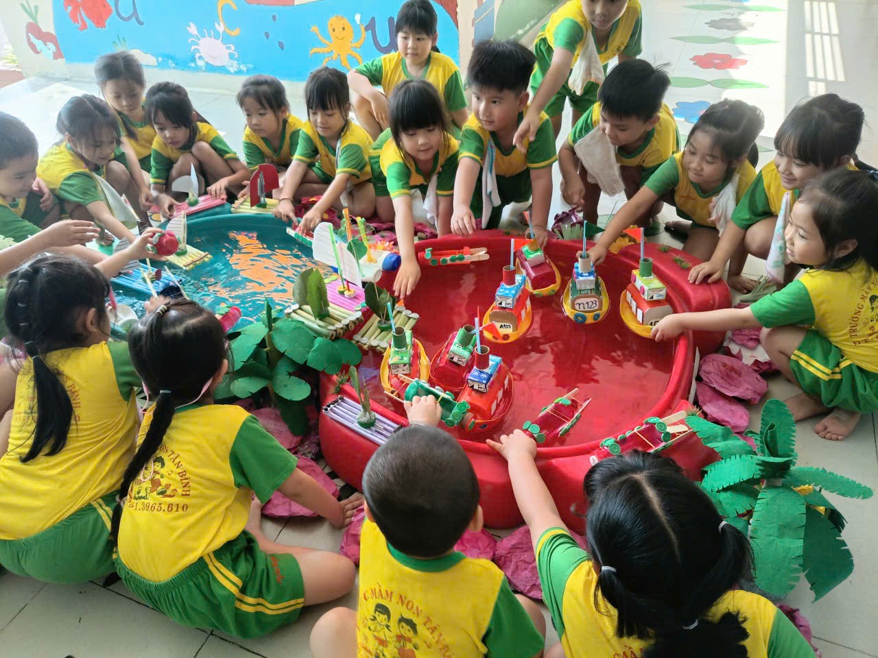 Cùng các bé lớp lá 2 làm tàu thuyền